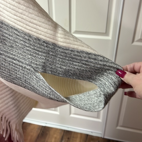 Casual Grey/White Color-block Cardigan with Faux Fur and Fringe Trim Size O/S - Picture 7 of 8